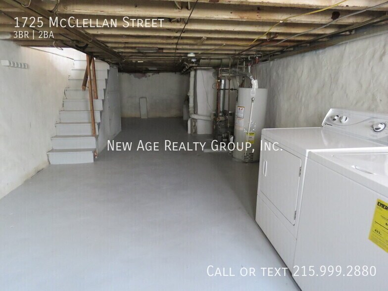 Building Photo - 1725 McClellan St