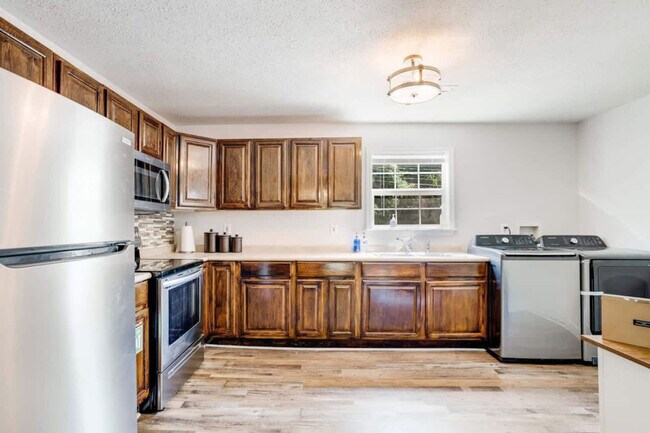 Building Photo - 408 Martin St