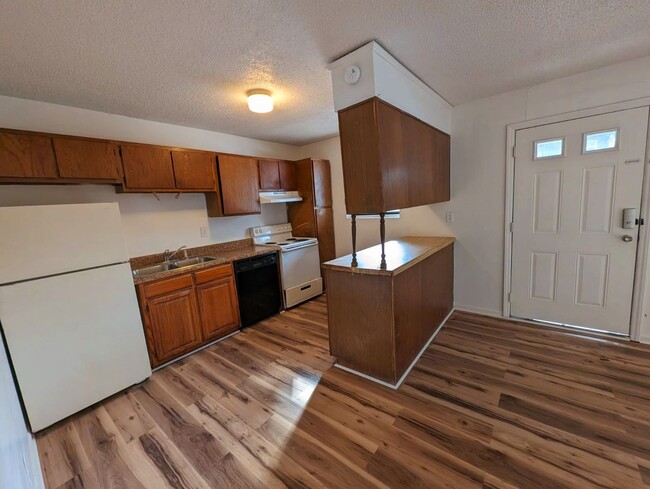 Building Photo - COMING SOON! Cozy 1 bedroom 1 bathroom loc...