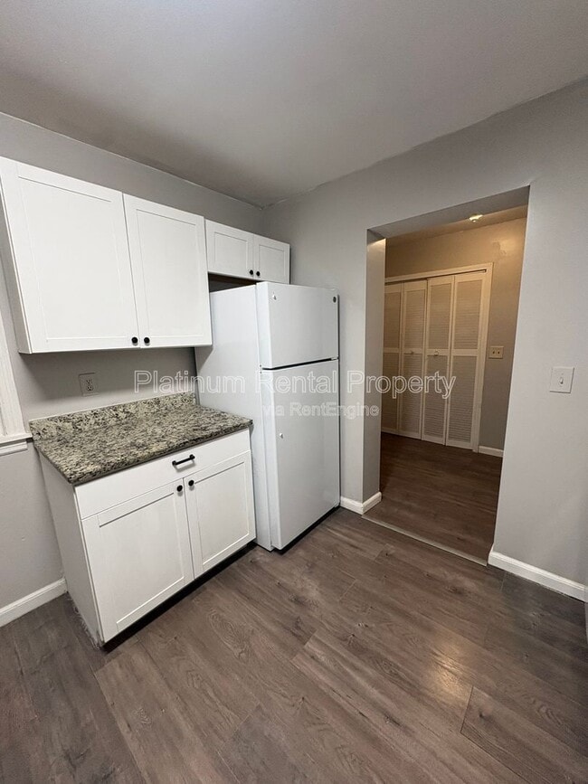 Building Photo - 2612 Loghaven Dr NW