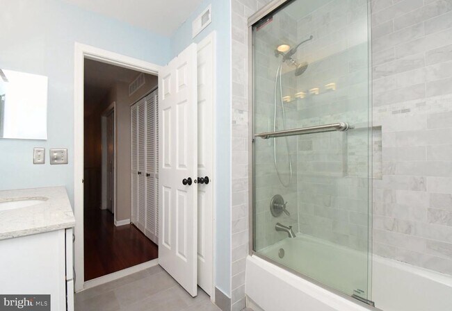Building Photo - 6 Kanon Ct