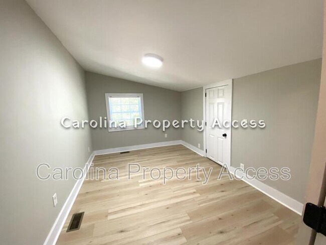 Building Photo - 2928 Evans Rd