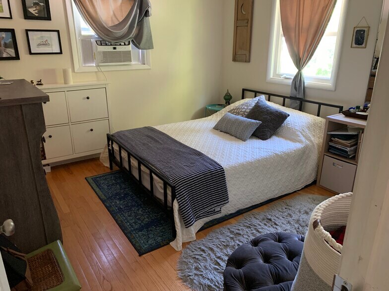 Building Photo - 12 Pine St