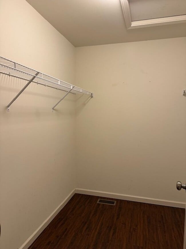 Building Photo - 6402 Creekbend Dr