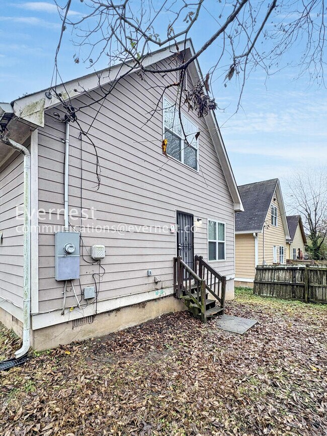 Building Photo - 4 Bed, 3 Bath Home with Off-Street Parking / Pet-Friendly / Coming Soon!