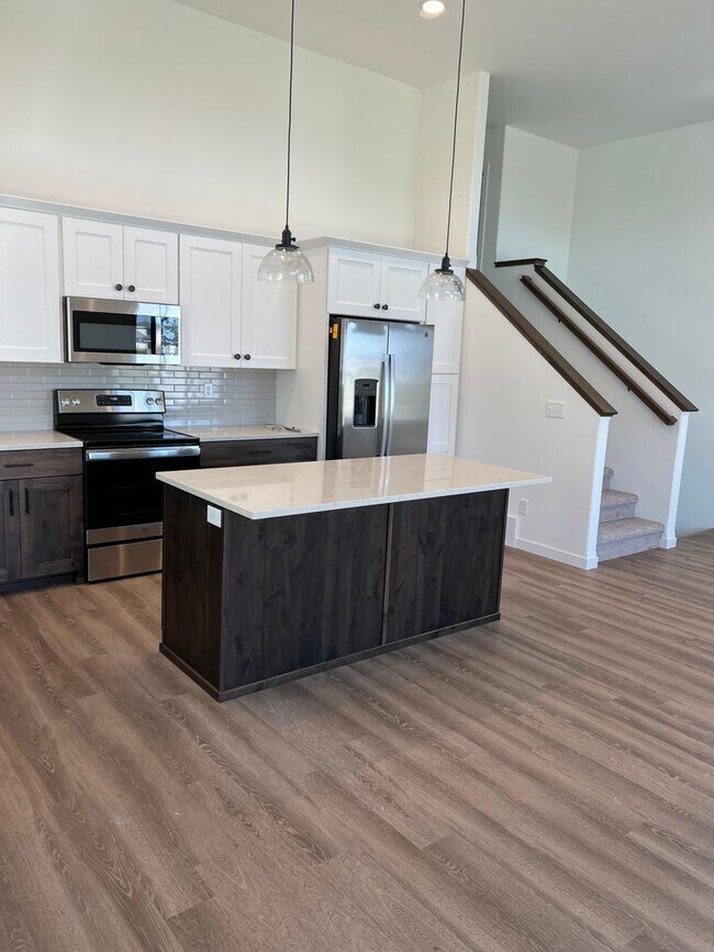 Building Photo - 3 Bed 2 Bath Single Family Home
