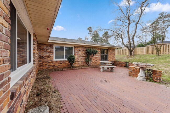 Building Photo - 743 Lancaster Rd