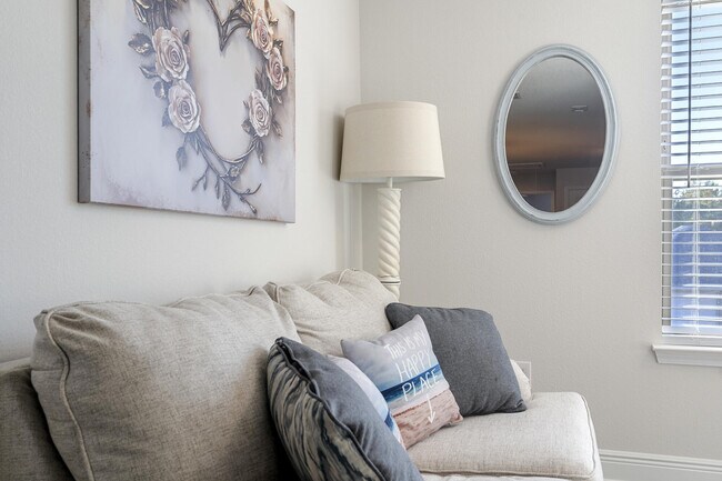 Building Photo - 113 Ridgeway Cir