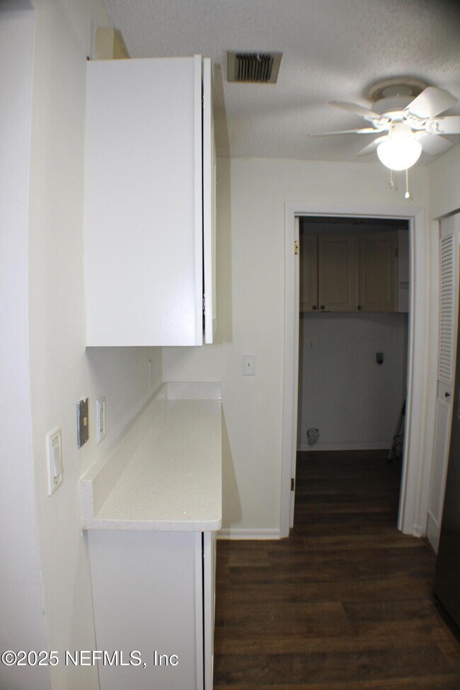 Building Photo - 10315 Docksider Dr E