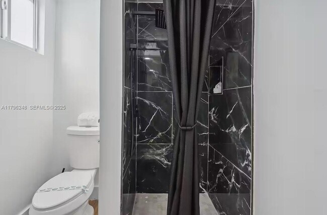 Building Photo - 310 Oregon St