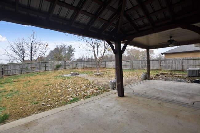 Building Photo - Pet Friendly Four Bedroom!