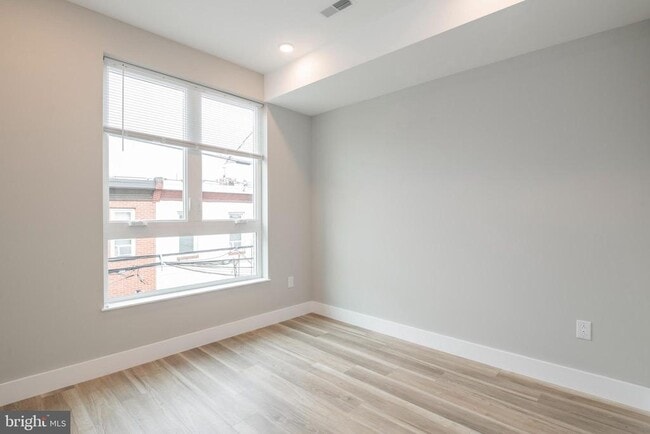 Building Photo - 2009 N Darien St