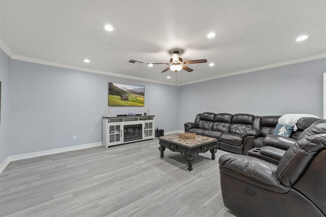 Building Photo - 3328 Bernardo De Galvez Ave