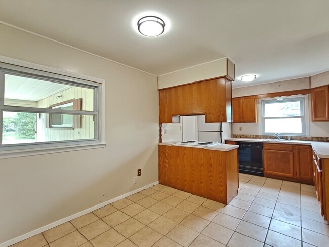 Building Photo - 65 Sandstone Ln