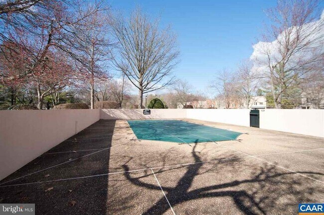 Building Photo - 1566 Garden Ct