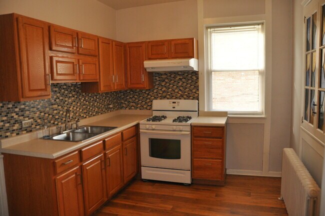 Building Photo - 3332 N Bell Ave