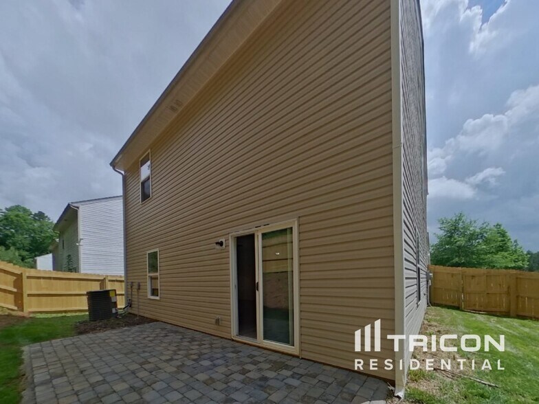 Building Photo - 2729 Yurman Rd