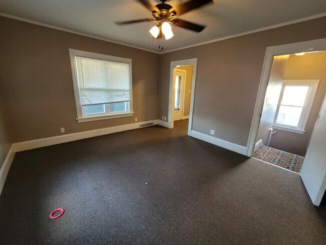 Building Photo - 1133-1135 N Main St