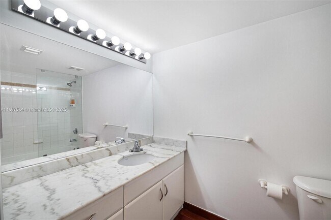 Building Photo - 1200 Brickell Bay Dr
