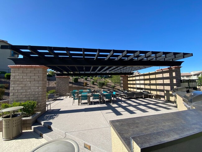 Building Photo - Gorgeous 3Bed/4Bath/2Car, 3-Story Townhome nestled in this beautiful Summerlin West Gated Communi...