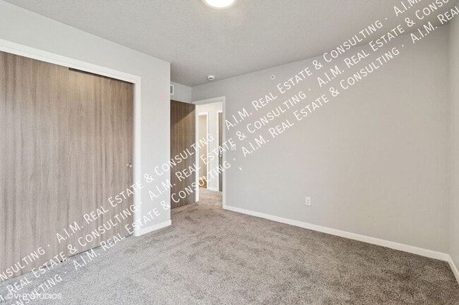 Building Photo - 1100 Edgeland St SW