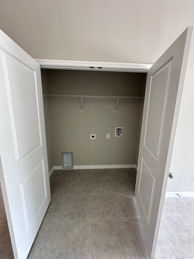 Building Photo - Beautiful New Energy Efficient 2/2 Duplex in St. Cloud