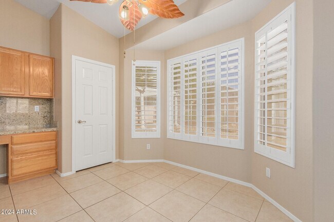 Building Photo - 6122 W Linda Ln
