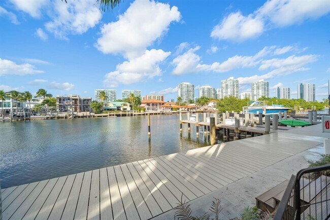 Building Photo - 429 Poinciana Island Dr