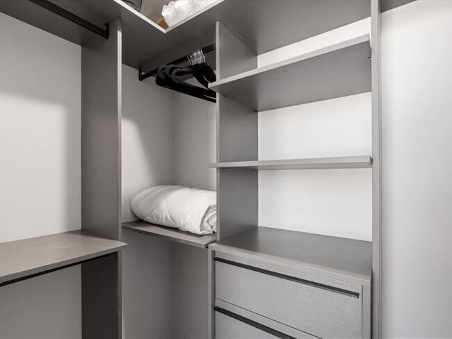 Building Photo - 11 NE 6th St