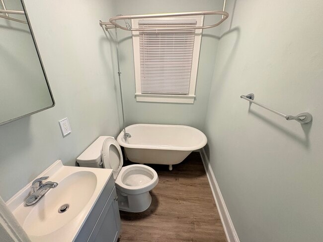 Building Photo - 104 Freeze Ave NW