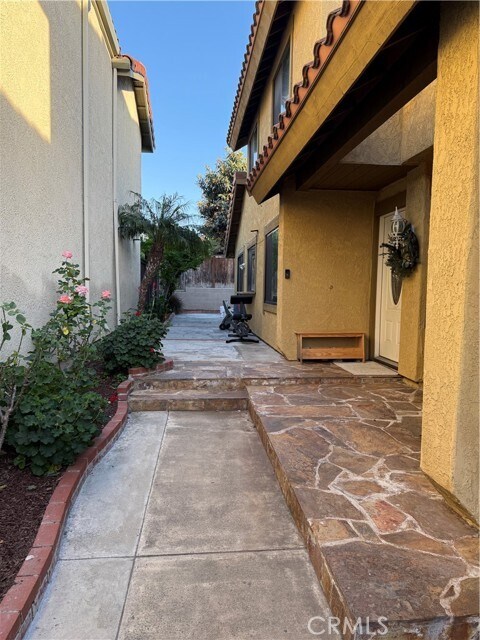 Building Photo - 5 Fasano