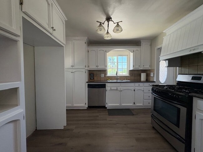 Building Photo - Redlands 4 Bedroom Home