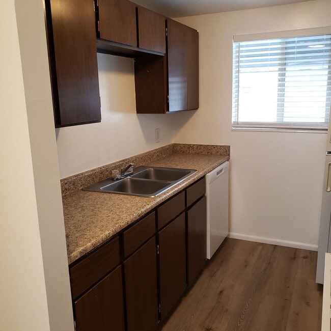 Building Photo - 1 B/ 1B Pet Friendly Apartment South of BYU