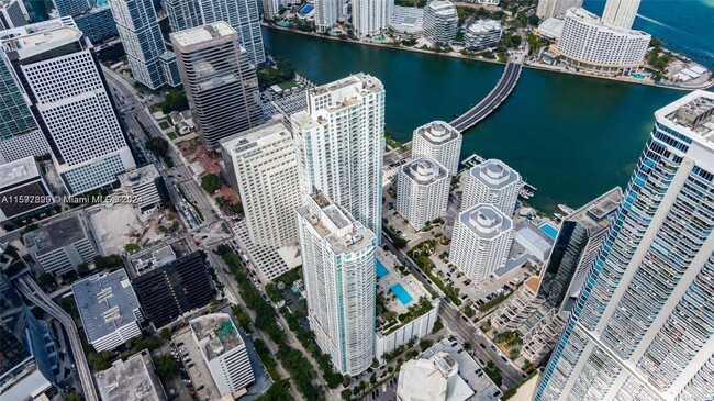 Building View - 951 BRICKELL Ave