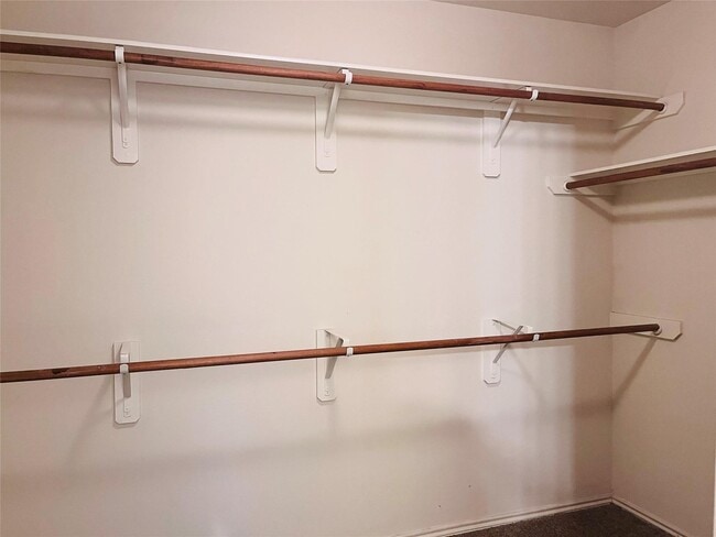 Building Photo - 2115 Vermillion Oak St