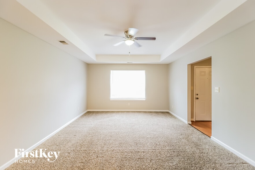 Building Photo - 243 Davis Dr