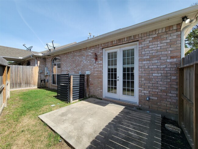 Building Photo - 12755 Mill Ridge Dr