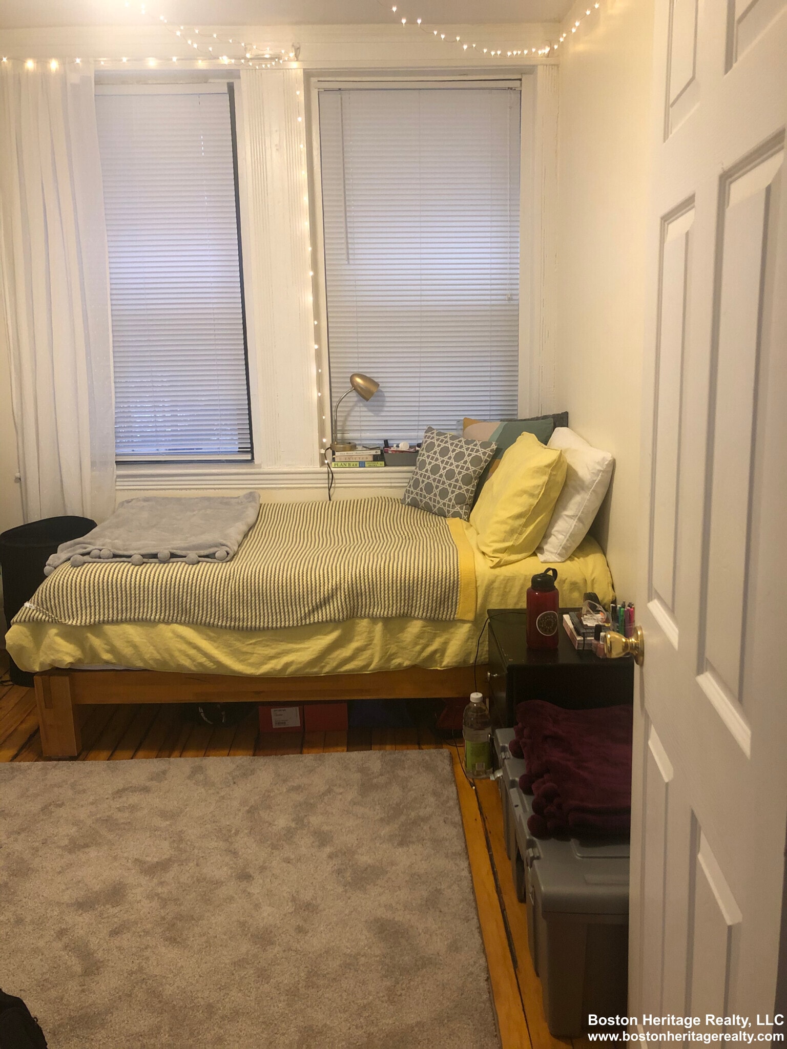 Building Photo - 54 Burbank St