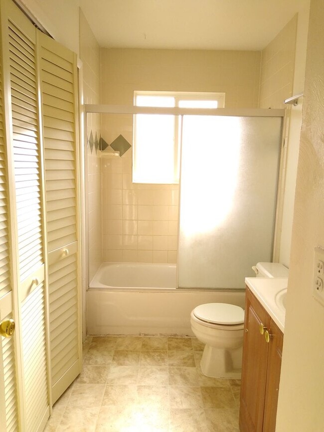 Building Photo - $1665 | 3BR/1BA | Spacious 3 Bedroom Home for Rent in Southeast Colorado Springs