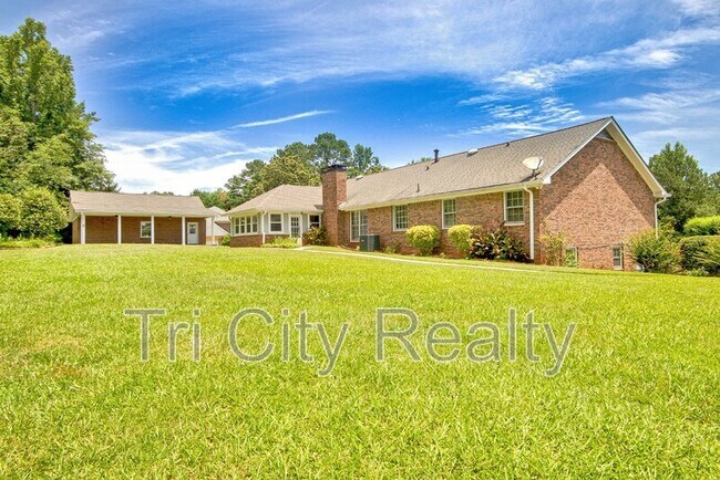 Building Photo - 630 Hawthorne Pl