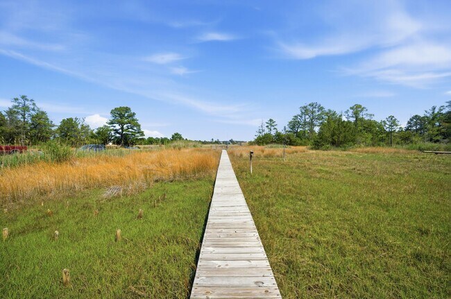 Building Photo - 20 B Freeman Drive Poquoson VA 23662
