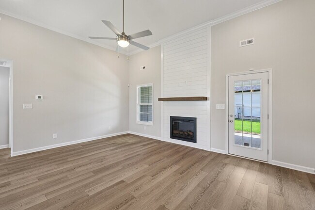 Building Photo - 383 Kingland Ln