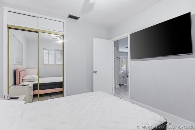 Building Photo - 6273 SW 25th St