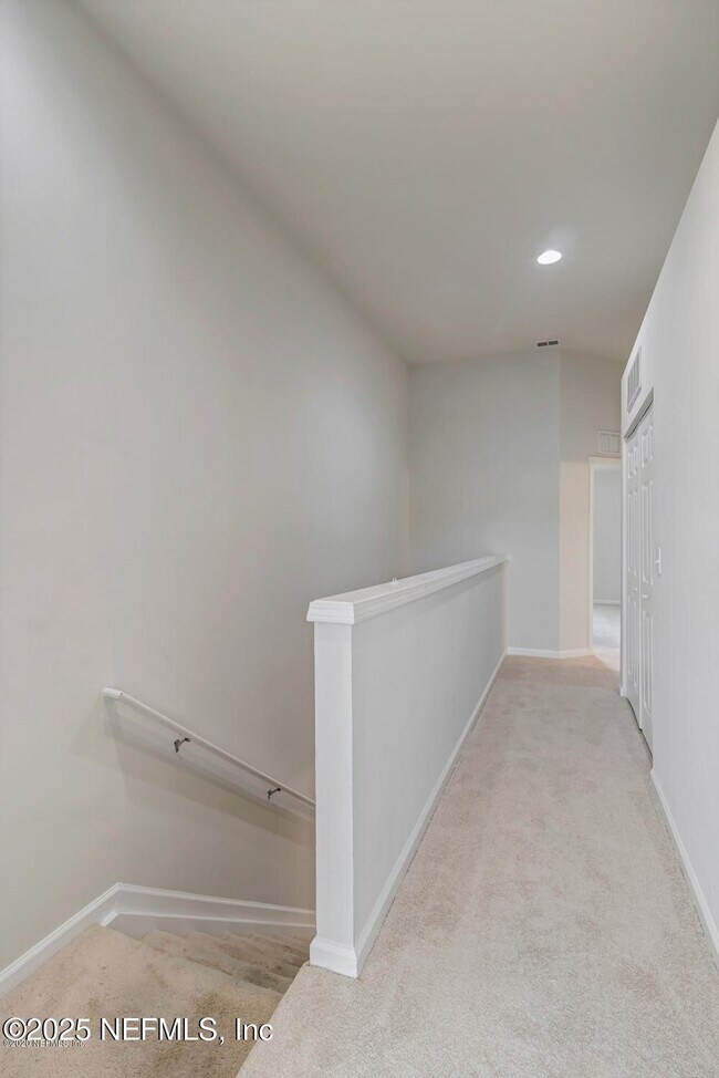 Building Photo - 6920 Roundleaf Dr