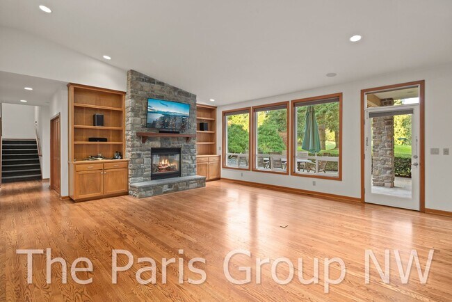 Building Photo - Gorgeous 3,400sf Golf Course Craftsman on ...