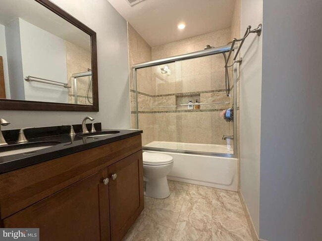 Building Photo - 10354 College Square