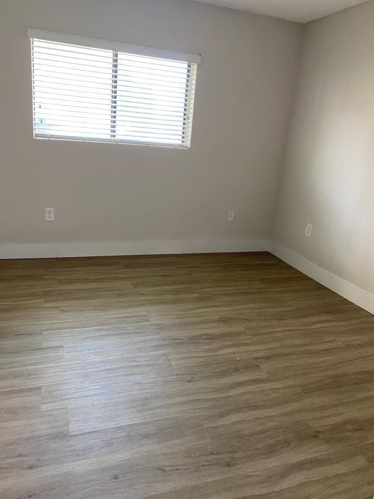 Building Photo - 450 Palm Cir W