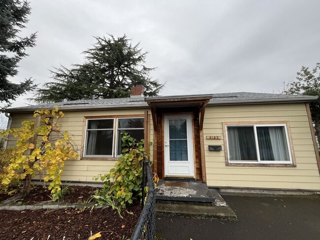 Building Photo - Cozy Portland Gem with Bright, Open Living...