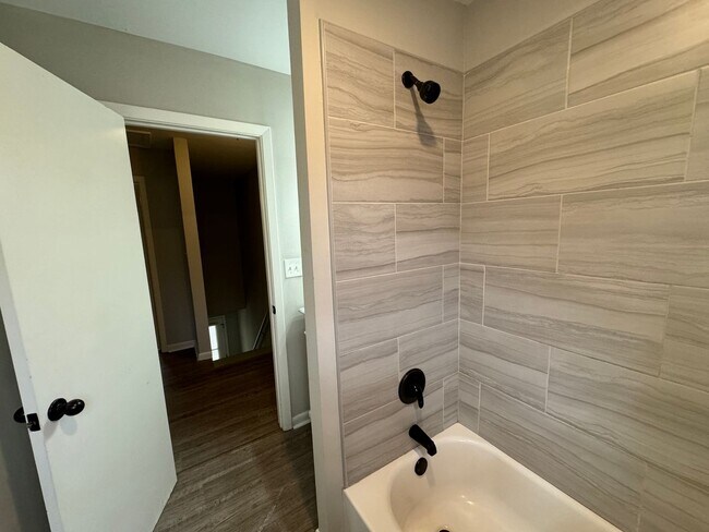 Building Photo - Excellent Location!  3 Bed 2.5 Bath Townhouse!