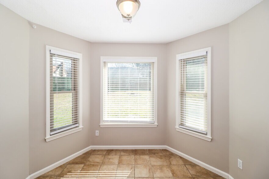 Building Photo - 1040 Trappers Cove